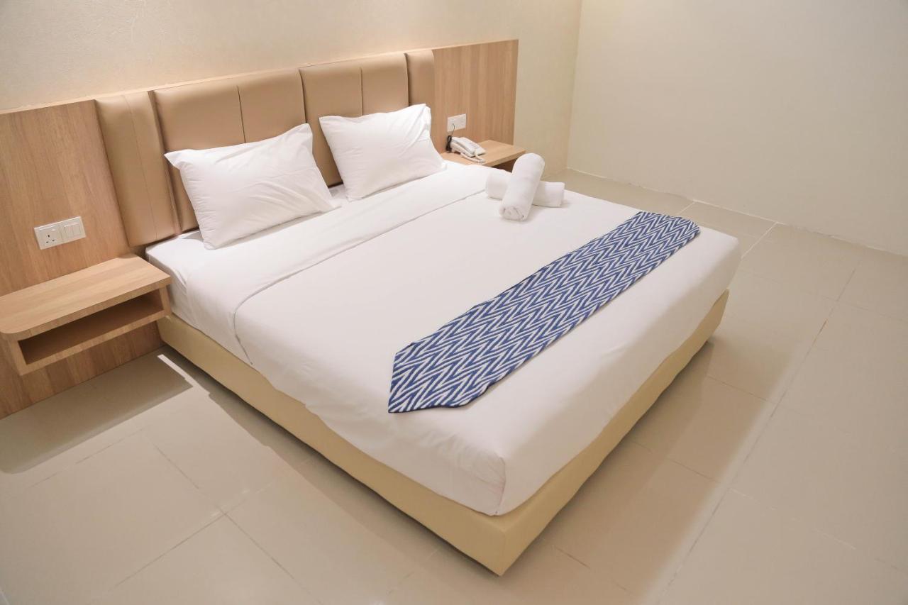 Top Holiday Hotel Seri Kembangan Exterior foto