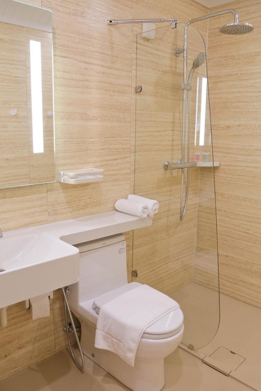 Top Holiday Hotel Seri Kembangan Exterior foto