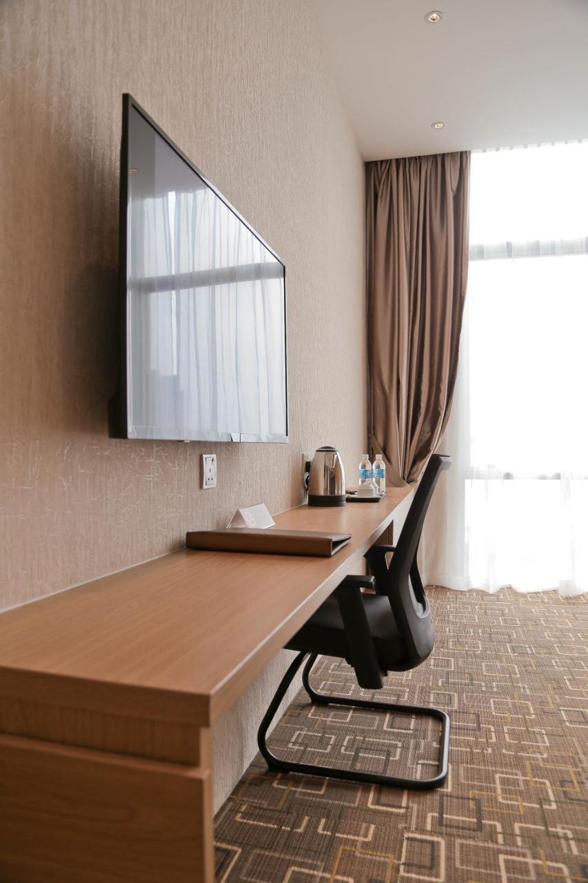 Top Holiday Hotel Seri Kembangan Exterior foto