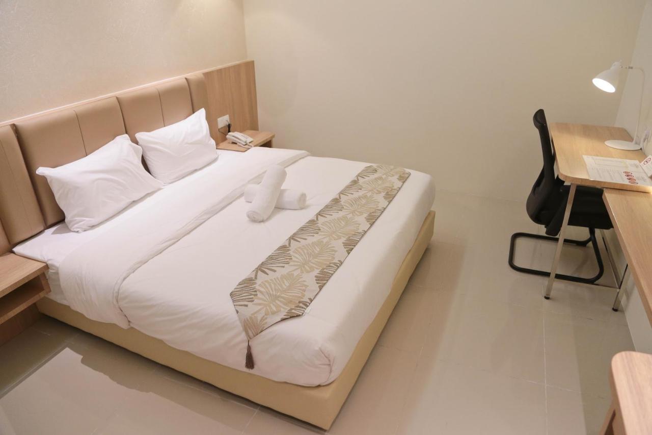 Top Holiday Hotel Seri Kembangan Exterior foto