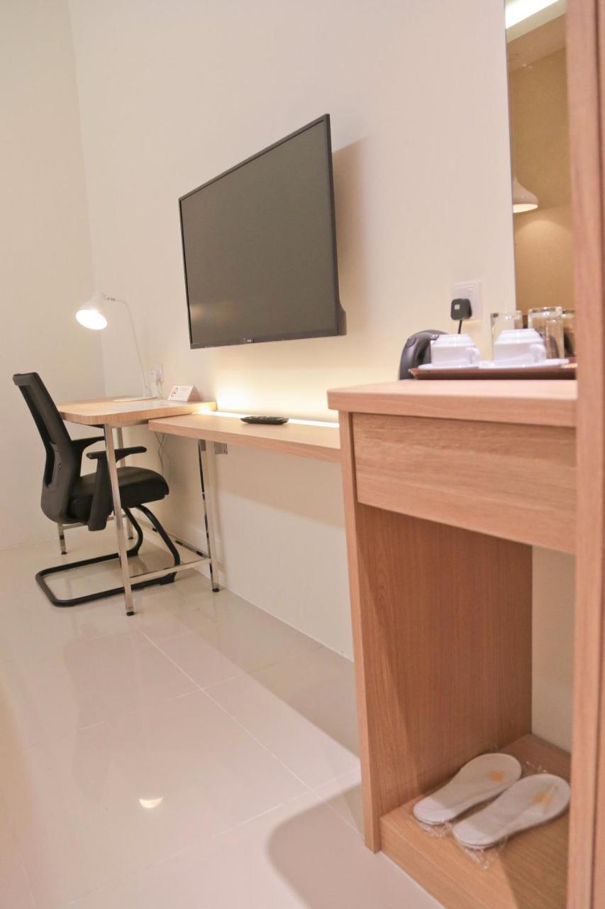 Top Holiday Hotel Seri Kembangan Exterior foto