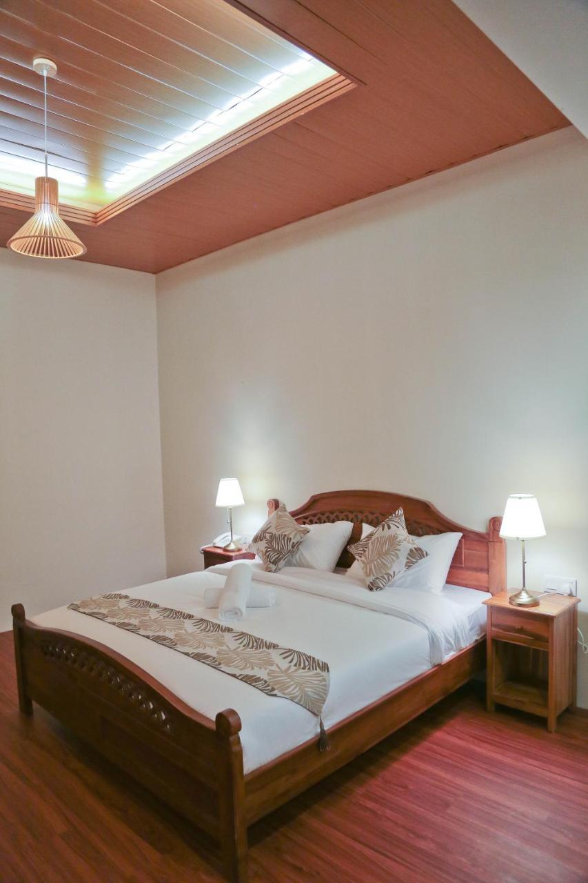 Top Holiday Hotel Seri Kembangan Exterior foto